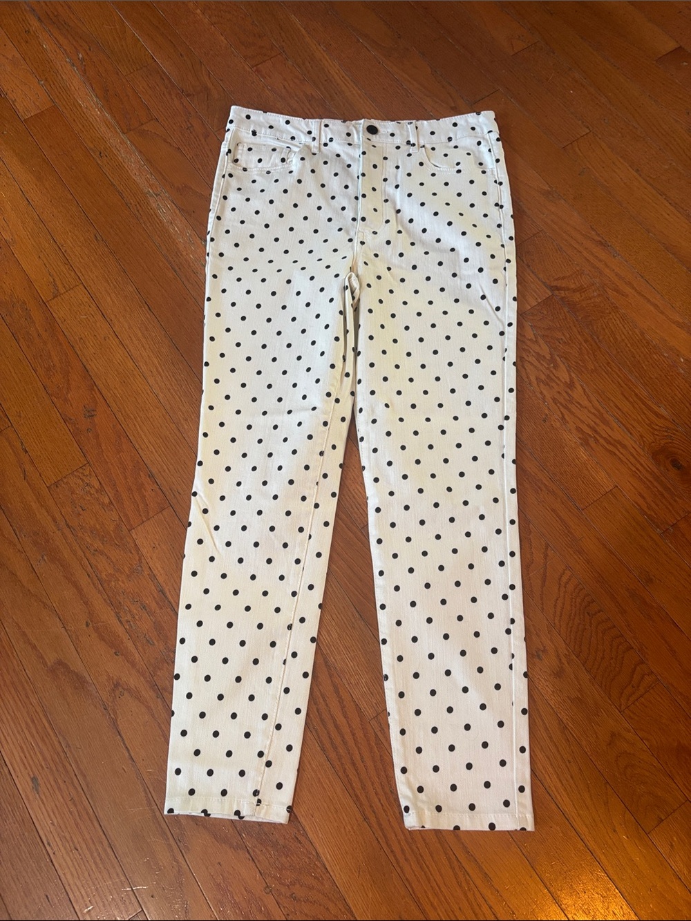 Forever 21 Skinny White Jeans with Black Polka Dots. Button Fly. Size 29